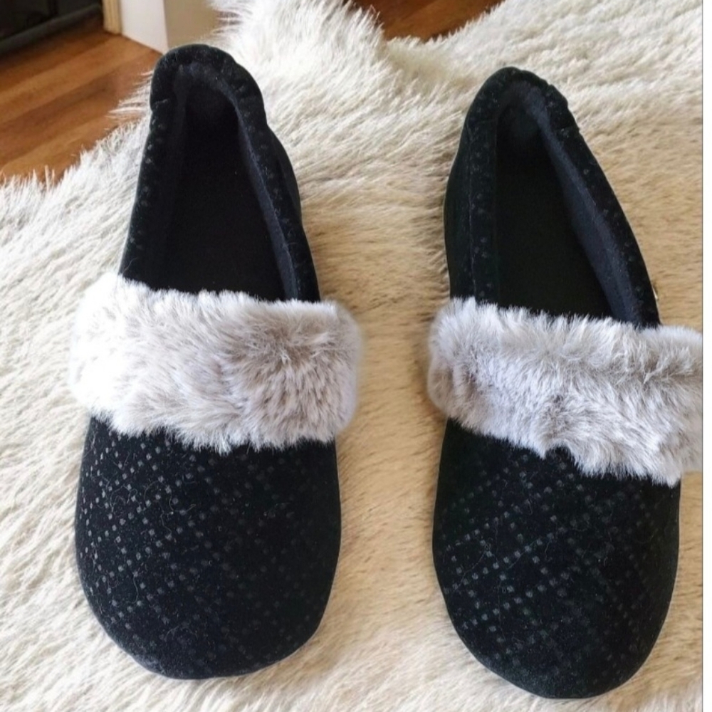 LongBay Women's Velvet Faux Fur Ballerina Slippers NWOT